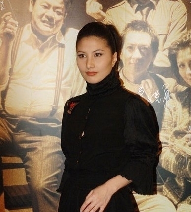 赌王何鸿?�1岁大寿 揭秘赌王女儿们豪门生活(8)