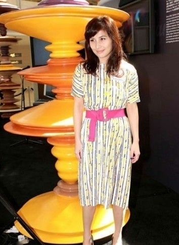 赌王何鸿?�1岁大寿 揭秘赌王女儿们豪门生活(8)